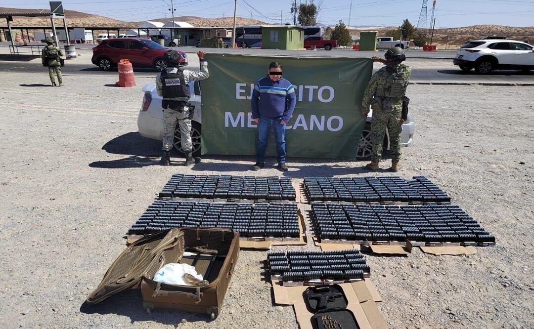 Detienen a expolicía en Chihuahua; transportaba más de 8 mil 400 cartuchos. Foto: Especial