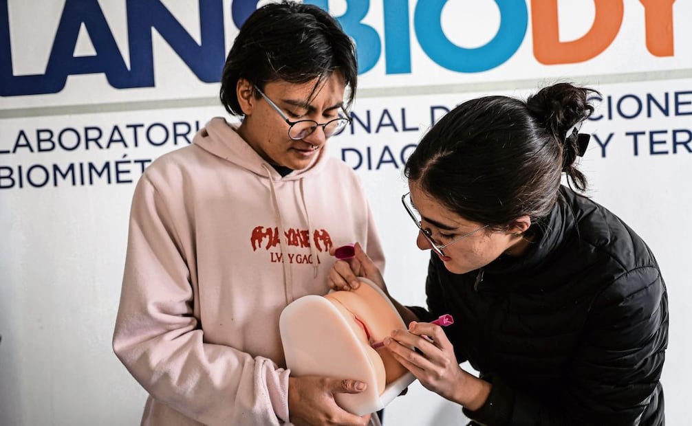 El equipo del laboratorio Lansbiodyt, integrado principalmente por mujeres, trabaja en la Facultad de Ciencias de la Universidad Nacional Autónoma de México. Foto: Gabriel Pano / EL UNIVERSAL