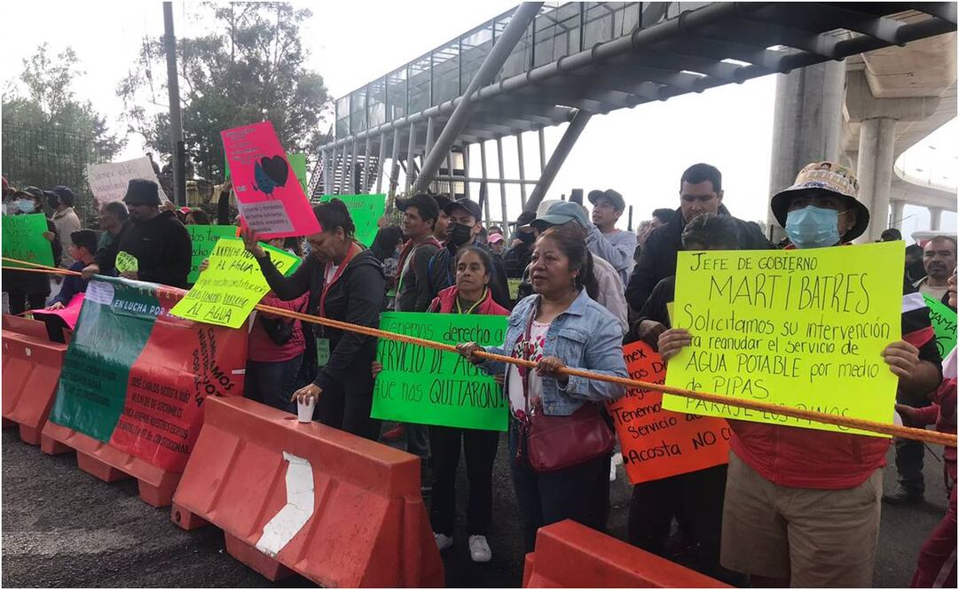 Manifestantes se repliegan para liberar la autopista México-Cuernavaca. Foto: Francisco Rodríguez/EL UNIVERSAL