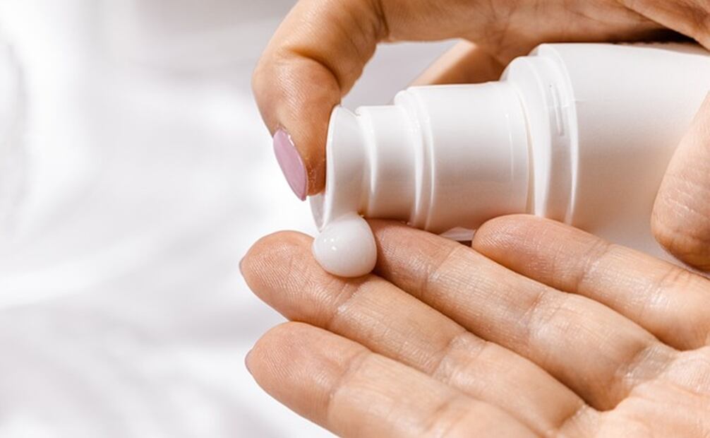 El bloqueador y protector solar cumplen distintas funciones. Foto: Pixabay