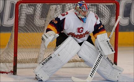 Petr Cech debuta en hockey y es nombrado MVP del partido