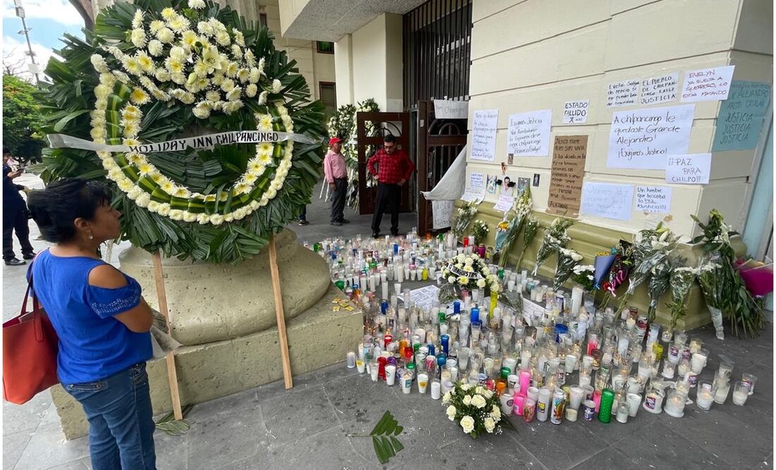 En Chilpancingo instalan altar en memoria del alcalde asesinado, Alejandro Arcos Catalán (08/10/2024). Foto: Arturo de Dios Palma / EL UNIVERSAL
