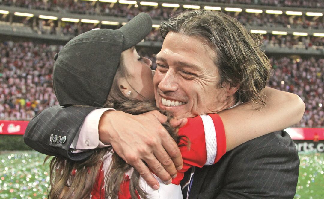 El “Pel ado” disfrutó de la victoria con su familia en la cancha (CARLOS MEJÍA. EL UNIVERSAL)