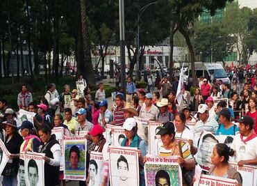 Padres de los 43 ven "empantanamiento"