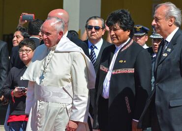 Papa Francisco deja Bolivia rumbo a Paraguay
