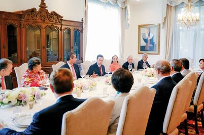 Peña Nieto se reúne con ex dirigentes de partido