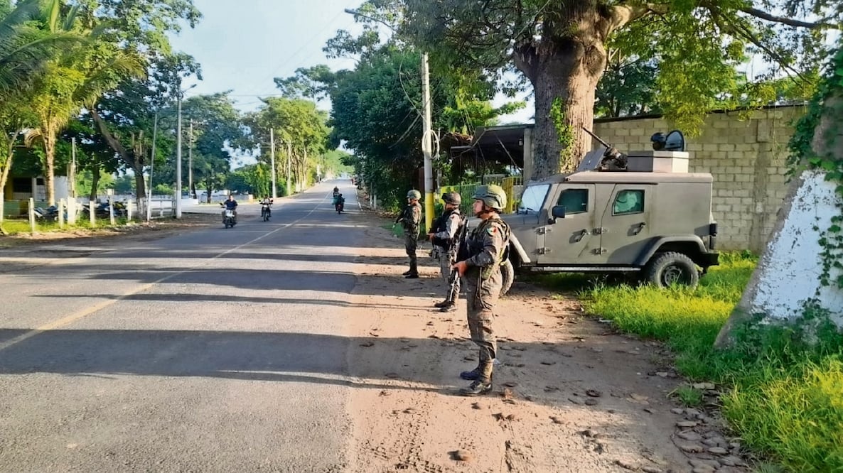 El ejército de Guatemala vigila la ciudad de Tecún Umán, cabecera de Ayutla. Foto: Ejército de Guatemala