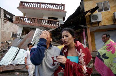 Suman 235 muertos por terremoto en Ecuador