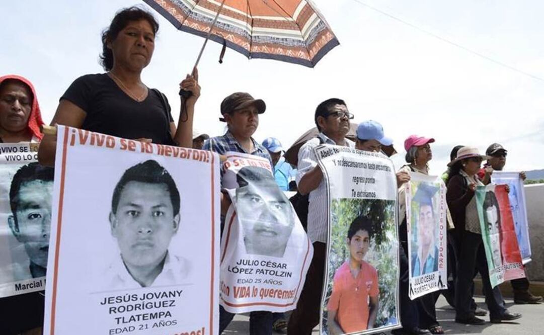Los maestros asistieron a la televisora para exigir espacio. (FOTO: Juan Carlos Reyes / ELUNIVERSAL)