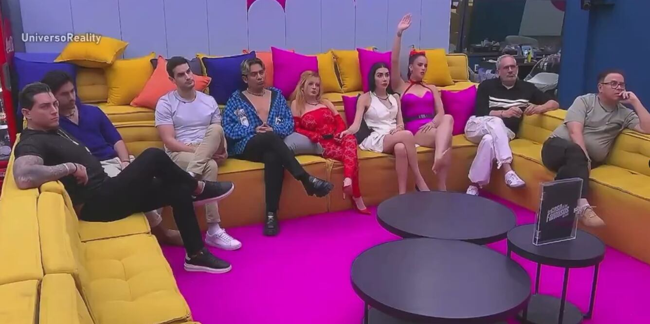 Por su parte, el influencer, quien llevó la batuta de la discusión, fue apoyado por sus demás compañeros de equipo (team Tierra), guardando silencio mientras ejercía violencia psicológica. Foto: Universo Reality