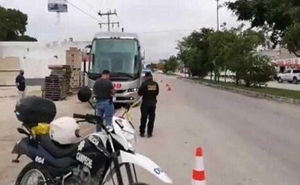 Chofer baja a revisar llanta y encuentra la muerte: suspensión de la unidad le aplasta la cabeza