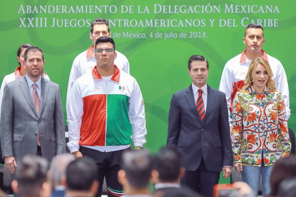 Alfredo Castillo (izq.), el encargado de cumplir la encomienda del Presidente . (IMAGO7)