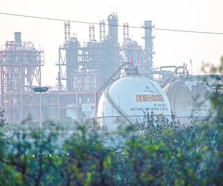 Gobernadores plantean impuesto al combustóleo