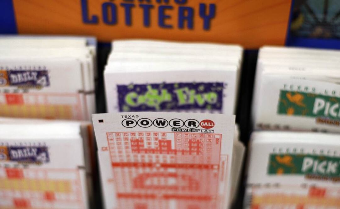 El año pasado Powerball marcó el récord mundial con un premio mayor de 2 mil 040 millones de dólares, y el ganador de la misma lotería en un sorteo de 2016 se llevó 1.586 millones de dólares. Foto: AP