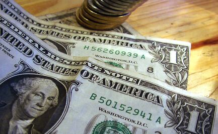 Dólar al menudeo cierra en 20.57 pesos, su mayor precio en un mes