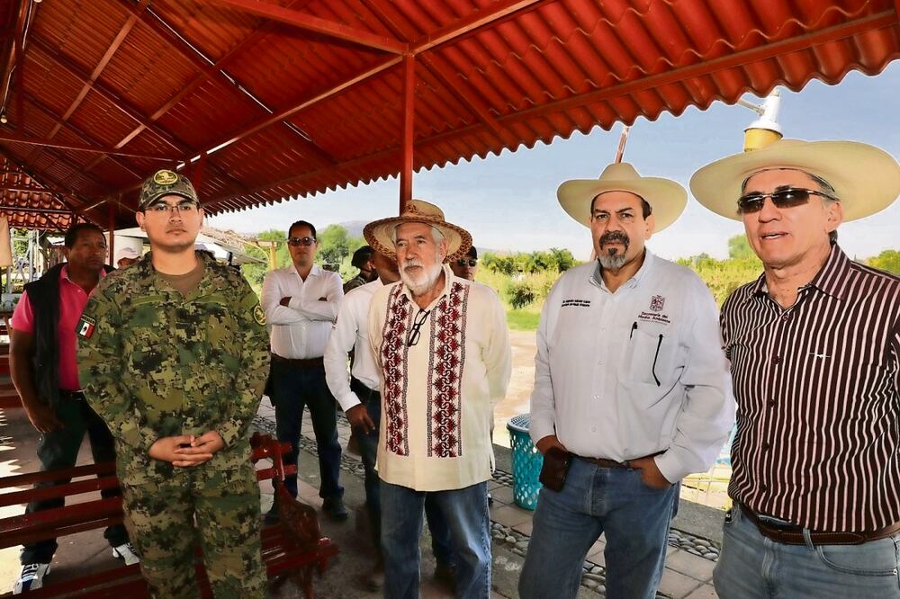 Funcionarios federales y estatales recorrieron el lago de Pátzcuaro para verificar sus condicione