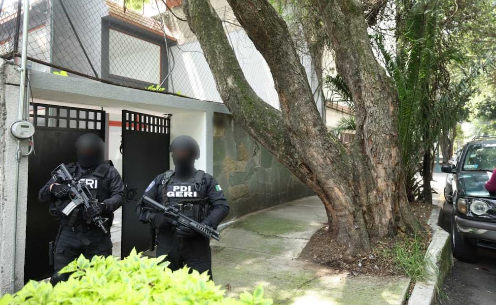La FGJ-CDMX aseguró este miércoles la casa del muralista Jorge González Camarena como parte de una investigación iniciada por el posible despojo, denunciado por una familiar del artista, en la colonia Del Valle.
Foto: Especial.