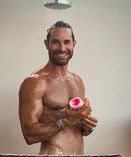 Angelique Boyer fotografía a Sebastián Rulli como dios lo trajo al mundo y levanta pasiones en seguidoras 