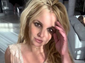 Britney Spears posa con camisón y sin sostén; cibernautas cuestionan su salud mental