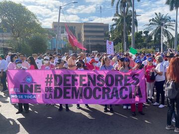 Así se lleva a cabo la Marcha en Defensa del INE en varios estados del país