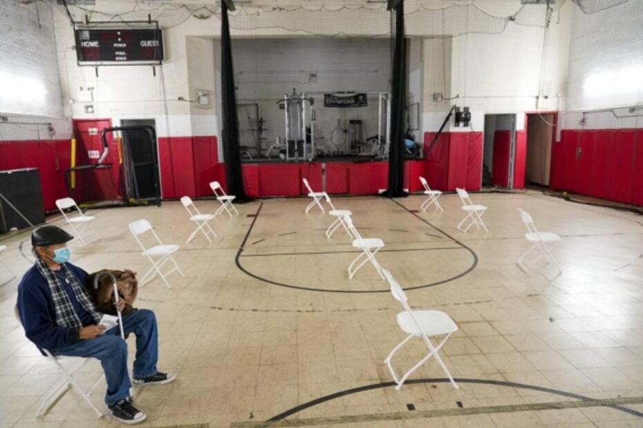 Deportación e idioma, las barreras que enfrentan los latinos para vacunarse en EU