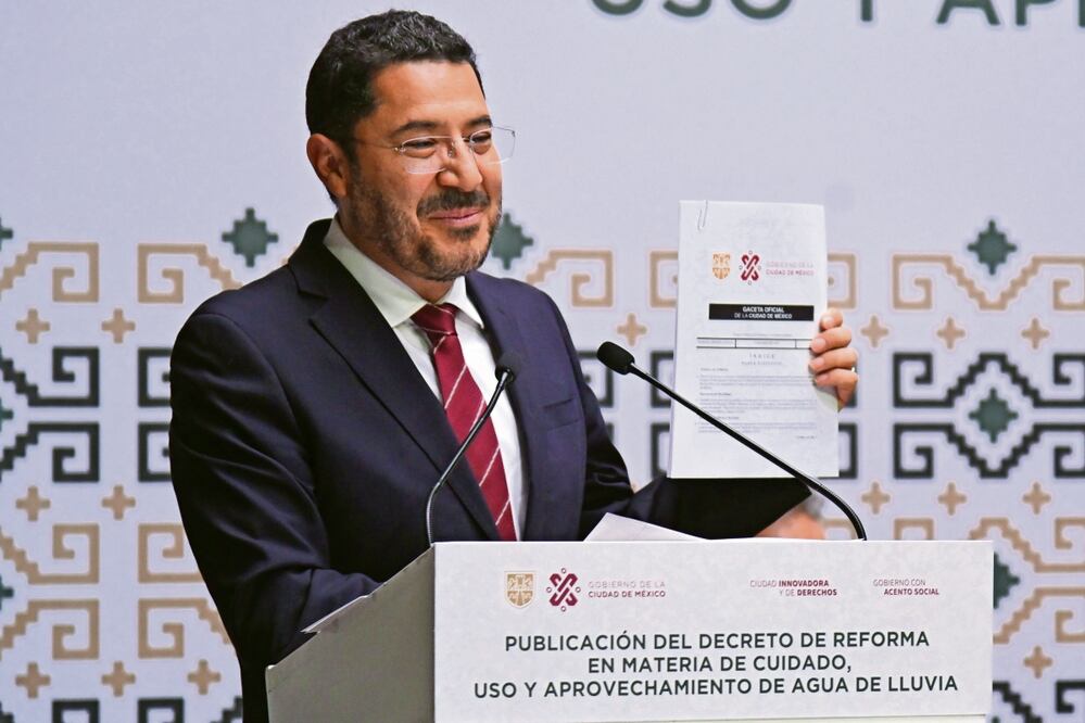 Martí Batres celebró la reforma en Materia de Cuidado y Aprovechamiento de Agua de Lluvia. Foto: Especial