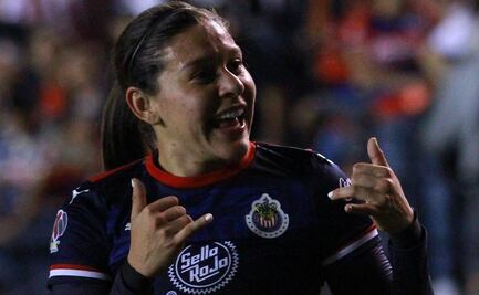 Norma Palafox regala su playera a niña que lloraba por ella