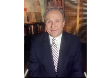 Hijo de Reagan dice que su padre no apoyaría a la "basura" de Trump