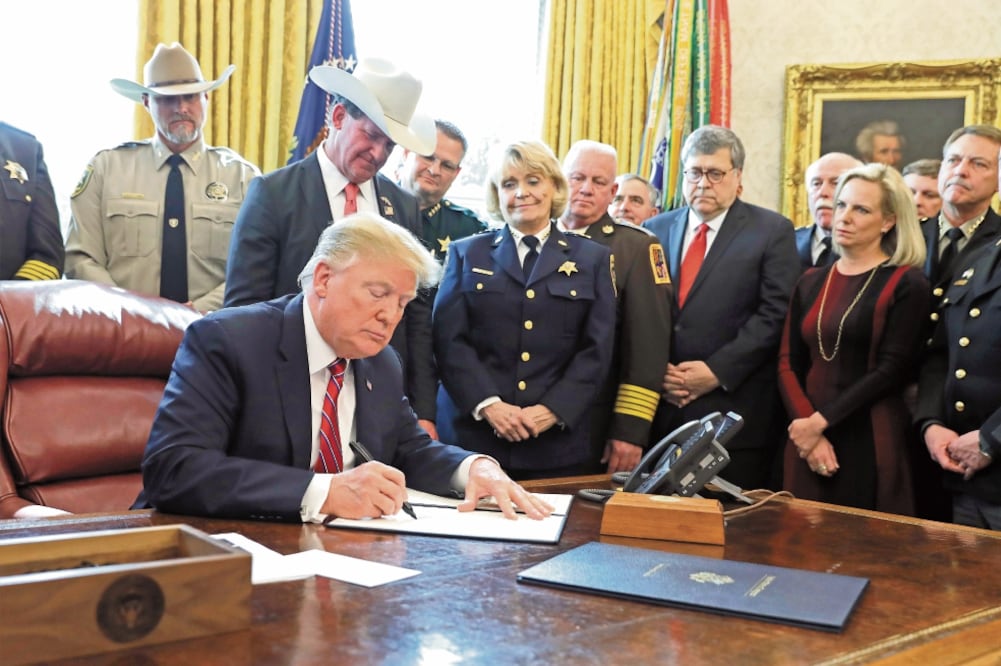 El presidente de Estados Unidos, Donald Trump, vetó ayer el bloqueo del Congreso a su declaratoria de emergencia. Foto: EVAN VUCCI. AP