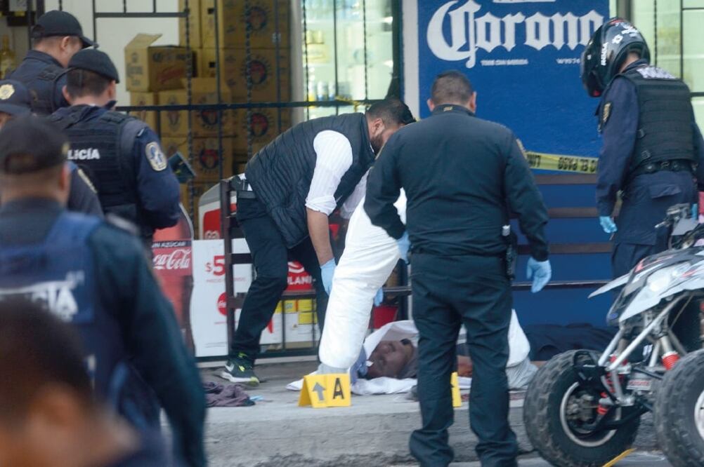 Autoridades hallaron 36 cartuchos percutidos en la zona donde se realizó el ataque, en la colonia San José (GUILLERMO PEREA. EL UNIVERSAL)