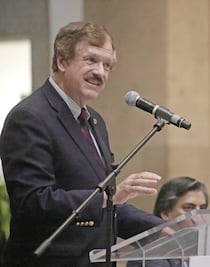 Maestros no se sienten parte del proceso: Hicks