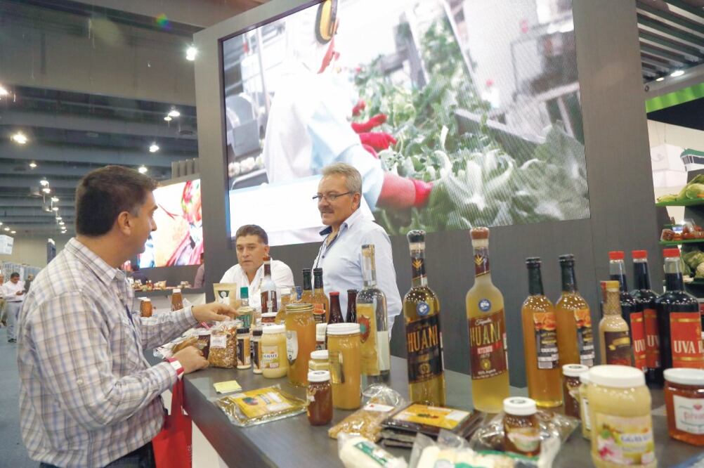 En la Expo México Alimentaria, llevada a cabo en el Centro Banamex, empresarios nacionales e internacionales ofrecieron sus productos.