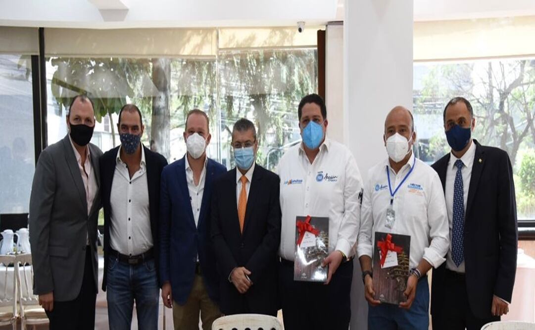 Santiago Taboada ante integrantes de la comunidad libanesa en México. Foto: Especial 