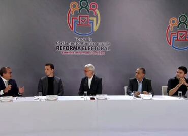 Coinciden especialistas en foro a regular redes sociales y a “desregular” radio y televisión