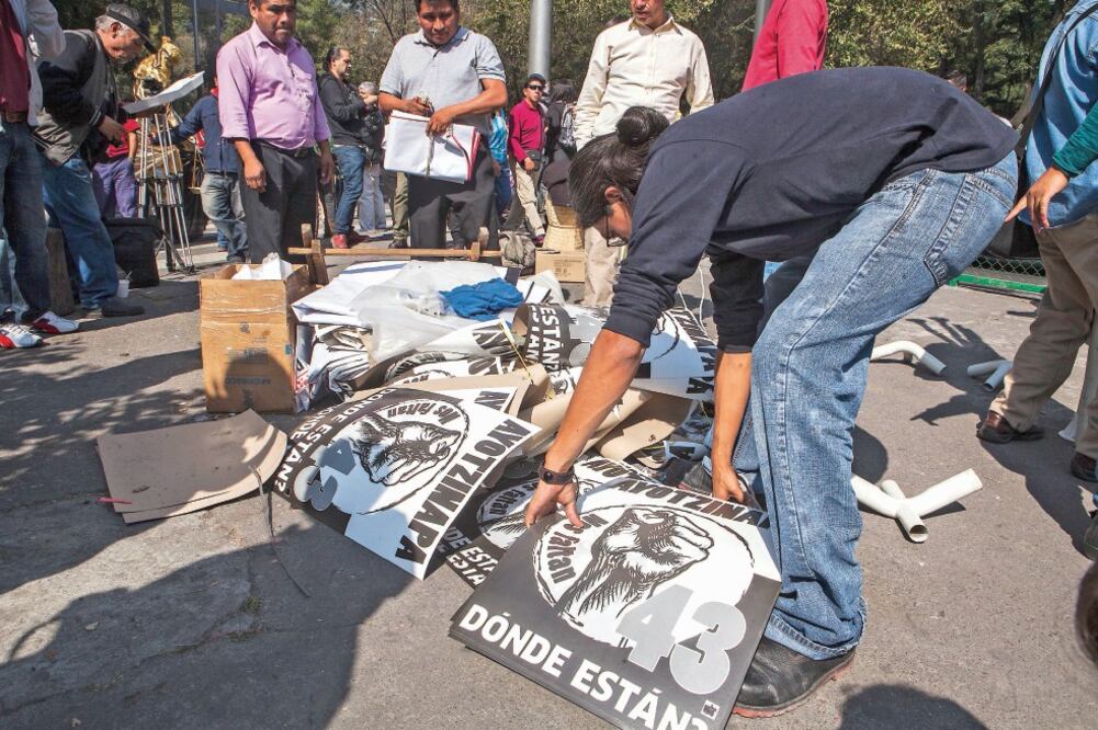 Solicitud. Los familiares de los 43 normalistas regresaron a Guerrero. Pidieron al gobierno no impedir las marchas pacíficas (Especial)