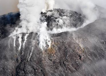 Nuevo domo en Volcán de Colima genera derrumbes y flujo de lava