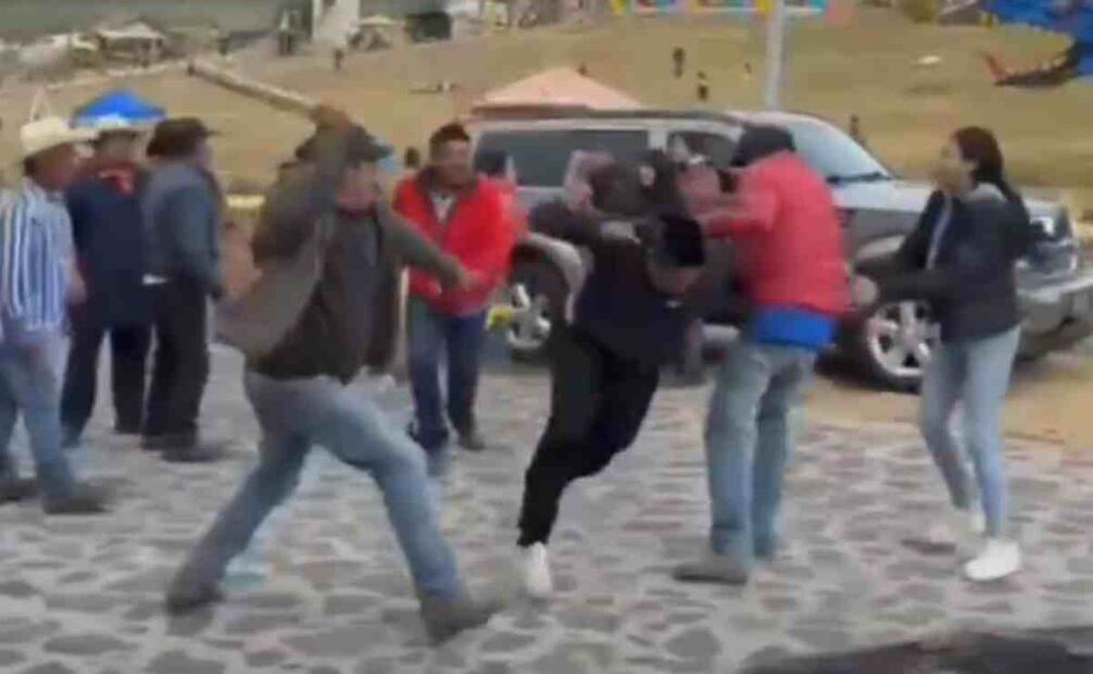 Comerciantes golpean a jóvenes en la Marquesa. Foto: Captura de Pantalla
