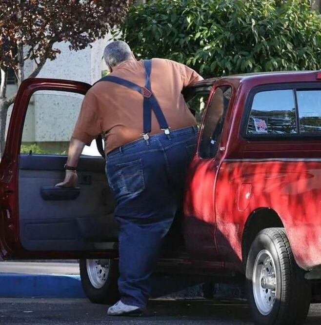 Las personas con obesidad tipo III, además de viajar incómodas, corren el riesgo de infartarse mientras manejan. Fotos: Istockphoto y Pixabay