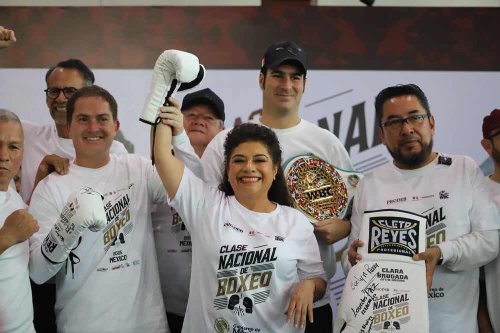 Más de mil personas entrenaron este sábado, entre ellas la jefa de gobierno, Clara Brugada, para participar en la Clase Nacional de Boxeo 2025 “Boxeando por la Paz”, que se realizará el próximo 6 de abril en el Zócalo de la CDMX. (Foto: especial)