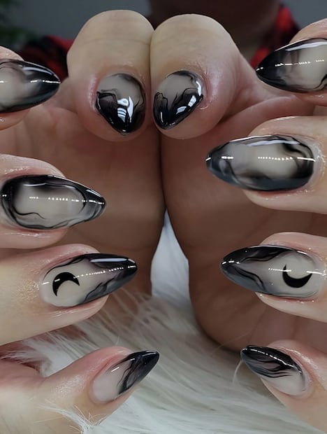 Uñas marmoleadas. Foto: Shein
