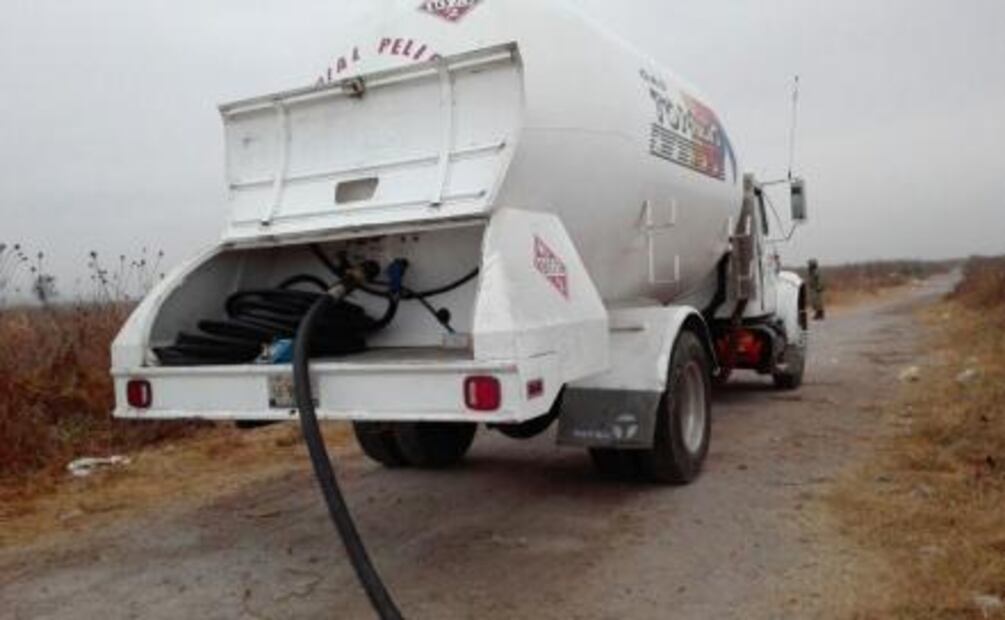 Caen tres por extraer combustible en ducto de Pemex en Tultepec