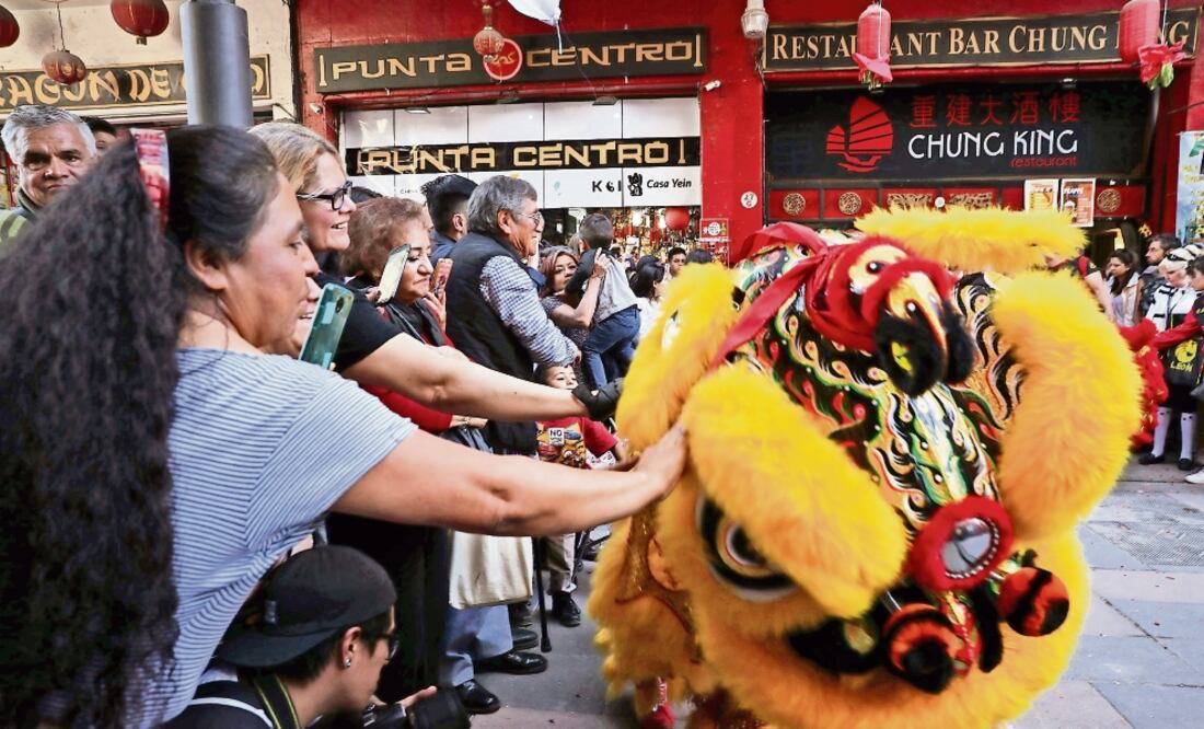 Música, bailes tradicionales y presencia de figuras representativas del horóscopo chino pudieron apreciarse en la calle de Dolores. (FOTOS: JUAN CARLOS REYES. EL UNIVERSAL)