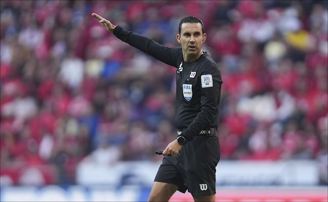 César Ramos impone récord para el arbitraje mexicano en Copas del Mundo 