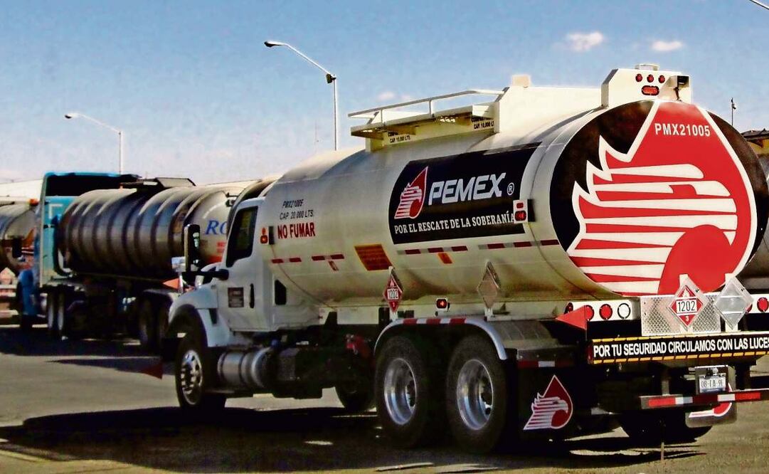 Camiones de Pemex Foto: Archivo | El Universal