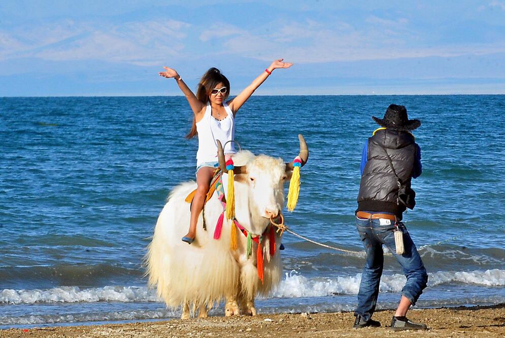En los viajes son comunes los turistas que quieren fotos de todo lugar y todo momento. (Foto: Wang Song/ Xinhua )         