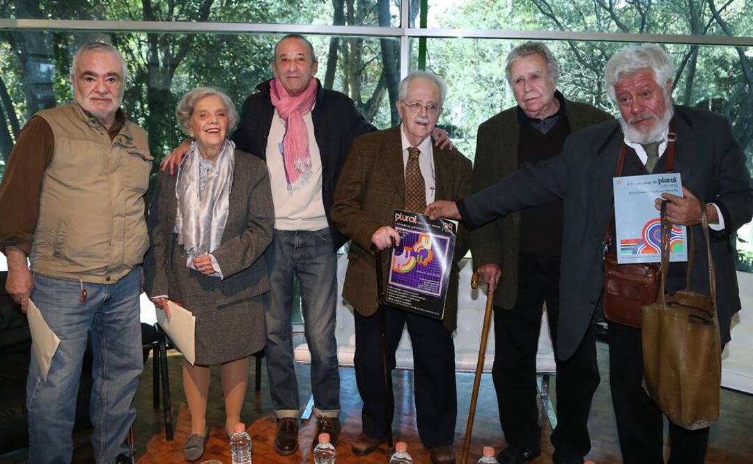 Elena Poniatowska, José de la Colina,  Ignacio Solares, Adolfo Castañón, Danubio Torres y el artista Manuel Felguérez. FOTO: Berenice Fregoso/EL UNIVERSAL.