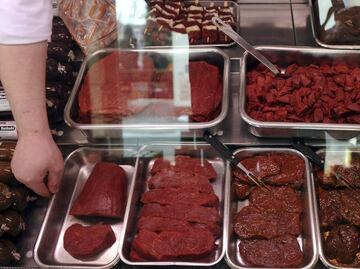 El consumo de carne roja acelera la pubertad en las niñas