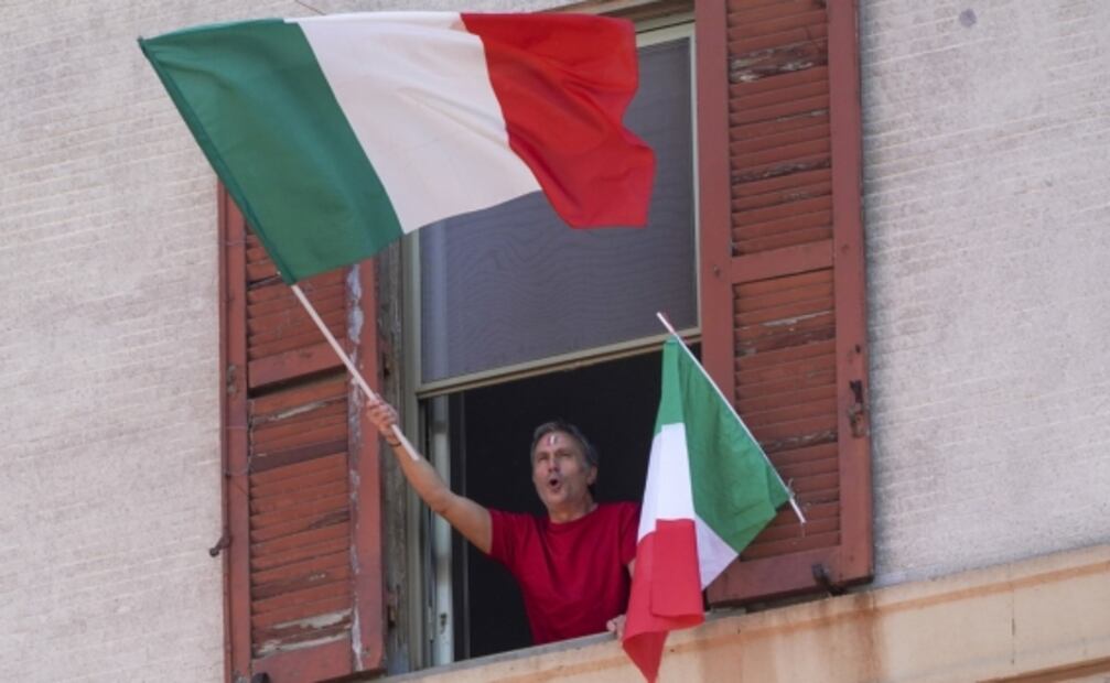 En cuarentena por Covid-19, italianos cantan "Bella Ciao", celebrando el Día de la Liberación