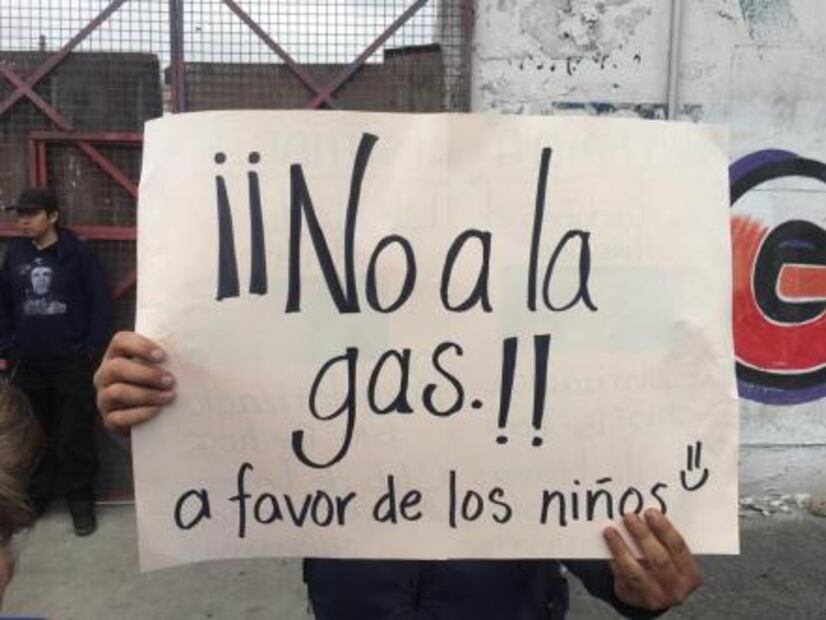 Se manifiestan por instalación de gasolinera cerca de centros educativos en Neza