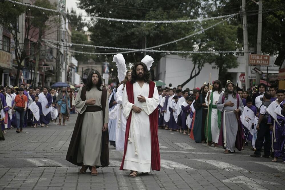 La 173 Representación de la Pasión, Muerte y Resurrección de Cristo en Iztapalapa 2016 comenzó este Jueves Santo con la procesión de los actores por los barrios de esa demarcación, con dirección al Santuario del Señor de la Cuevita. Foto: Alejandra Leyva/EL UNIVERSAL